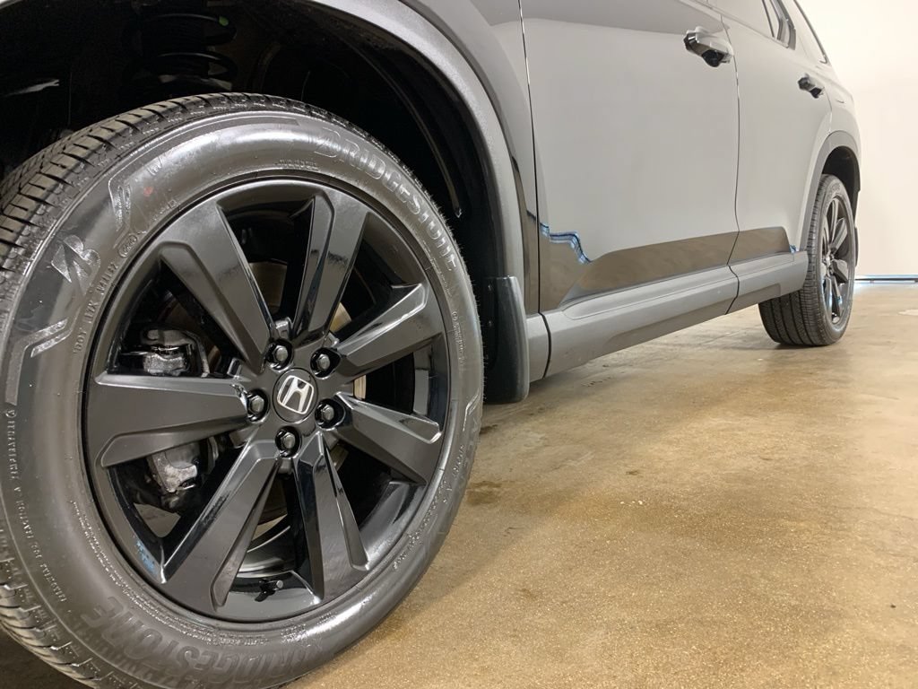 Used 2025 Honda Pilot Black Edition image 2