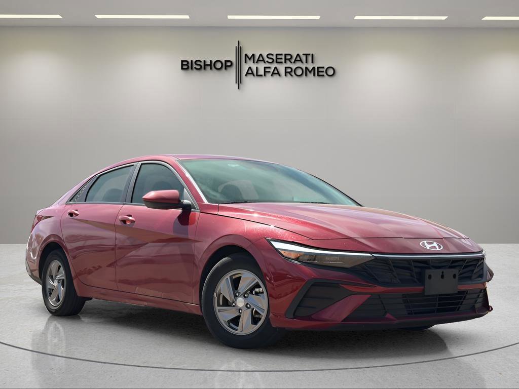 Used 2024 Hyundai Elantra SE FWD image 1
