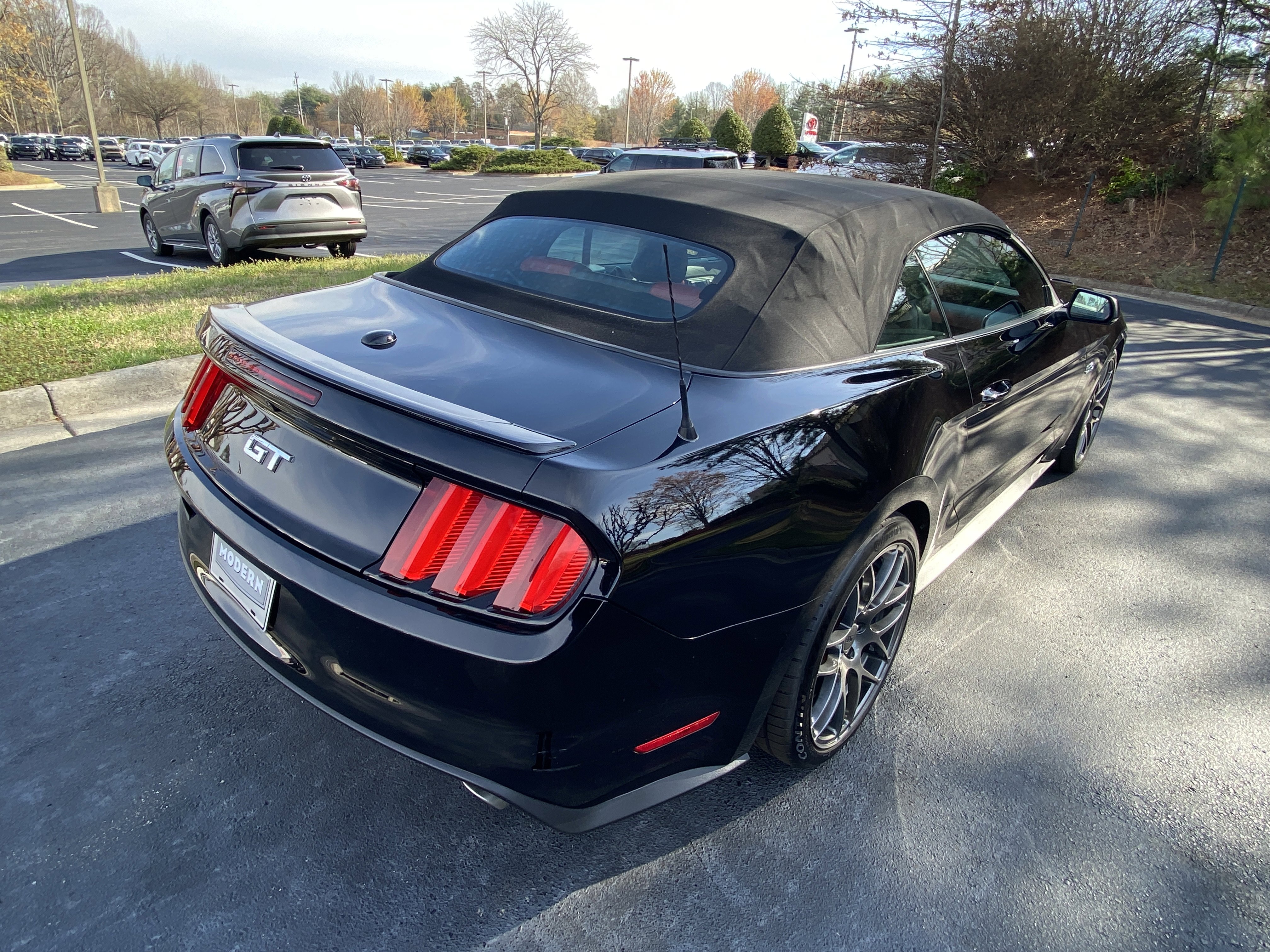 Used 2017 Ford Mustang GT Premium w/ Equipment Group 401A image 5
