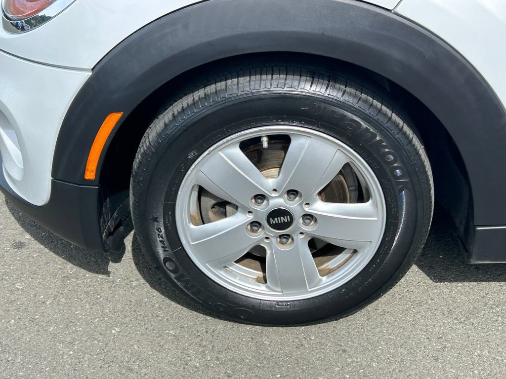 Used 2015 MINI Cooper 4-Door Hardtop FWD image 9