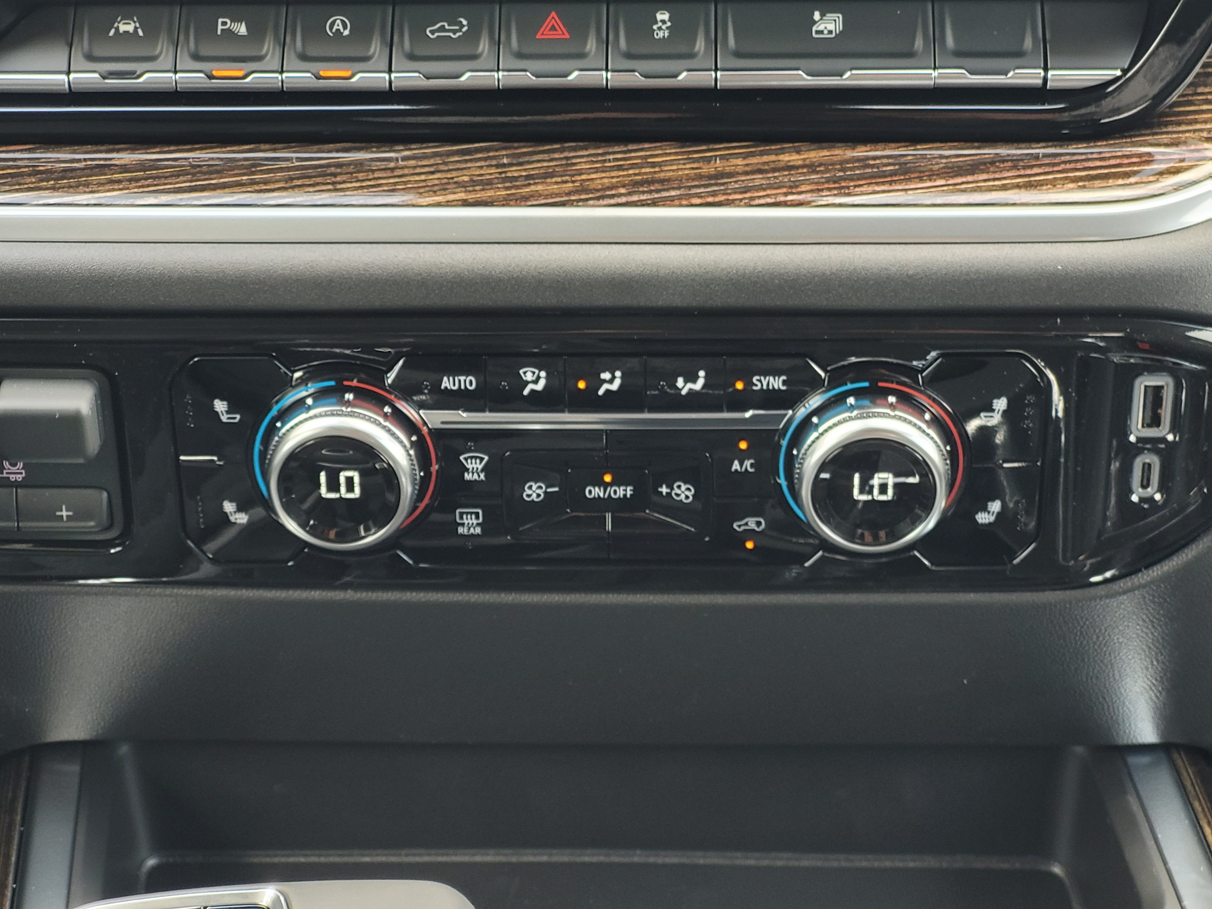 New 2026 GMC Sierra 1500 Elevation w/ Elevation Premium Package AWD/4WD image 15
