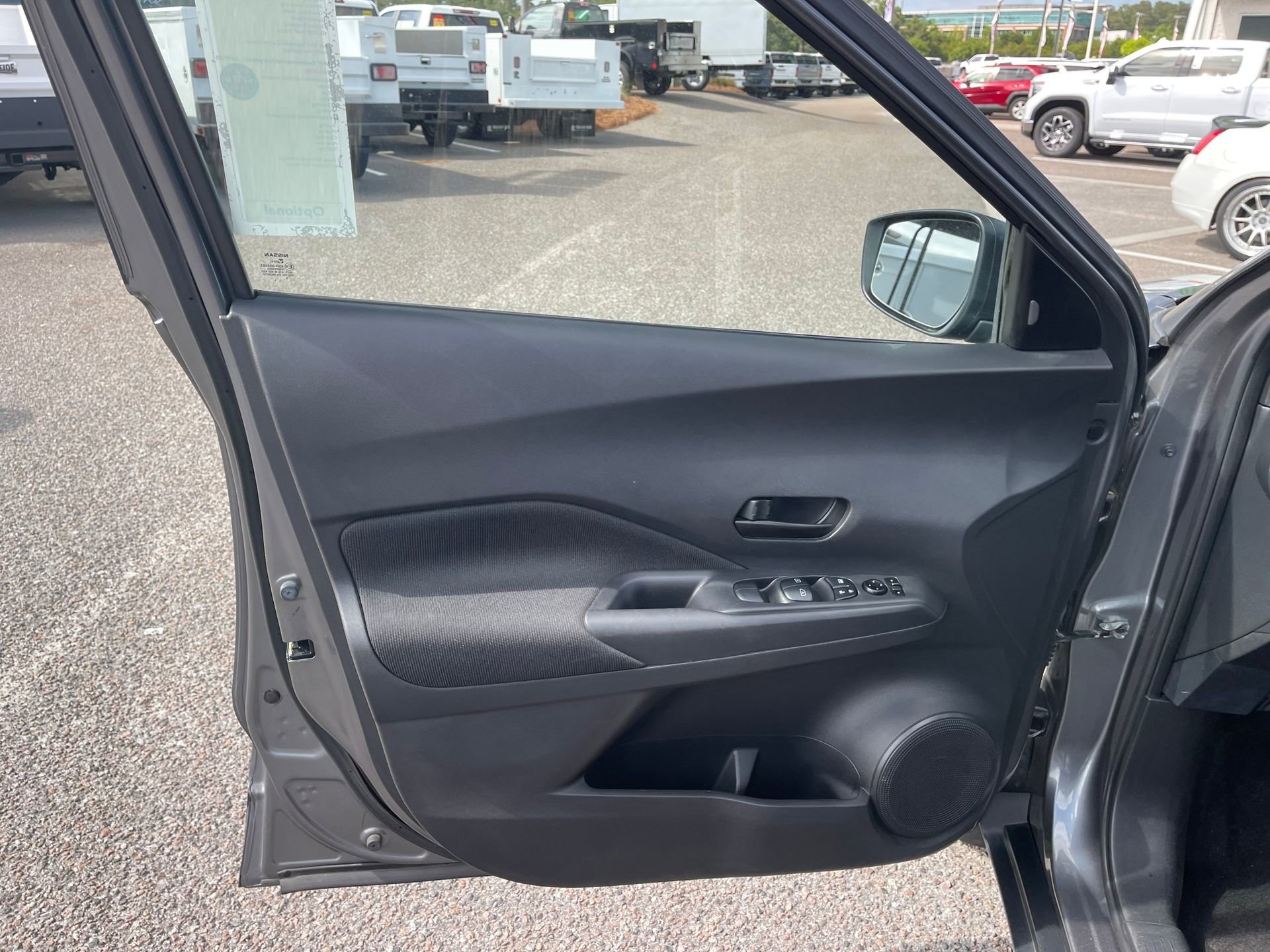 Used 2022 Nissan Kicks S FWD image 11