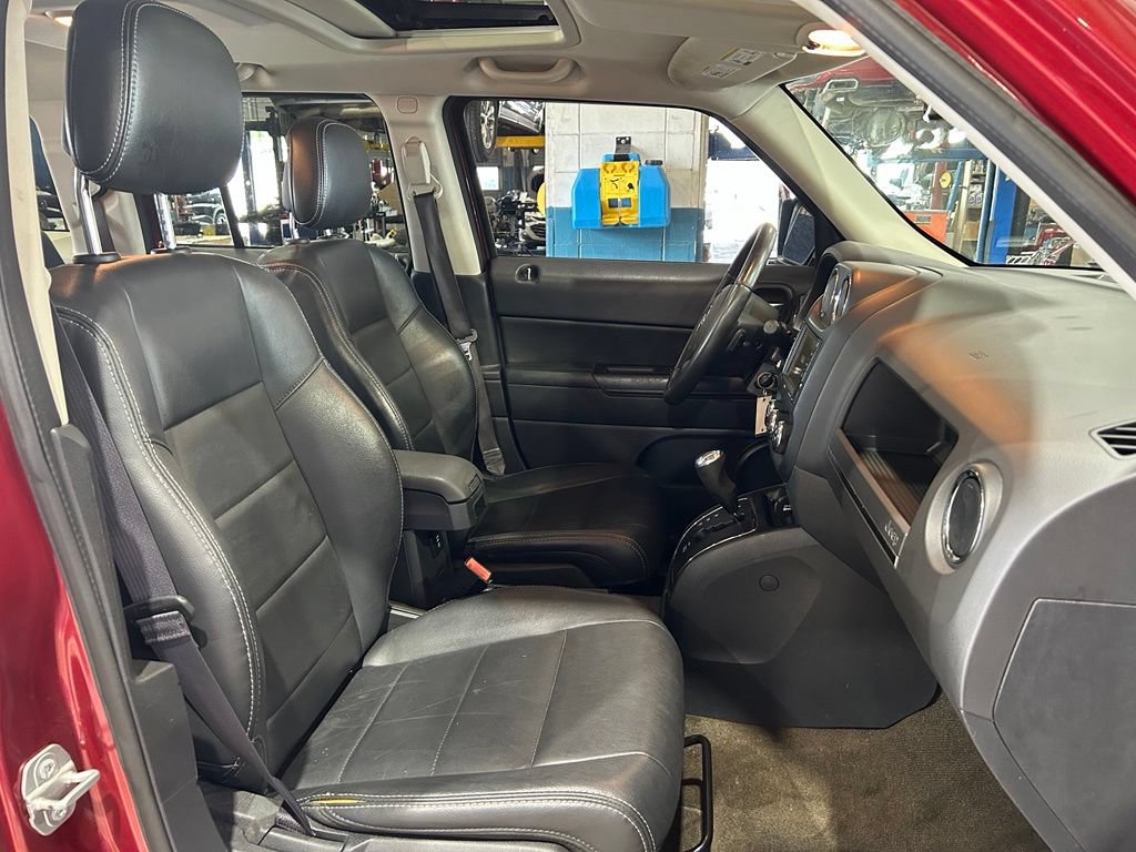 Used 2016 Jeep Patriot High Altitude AWD/4WD image 34