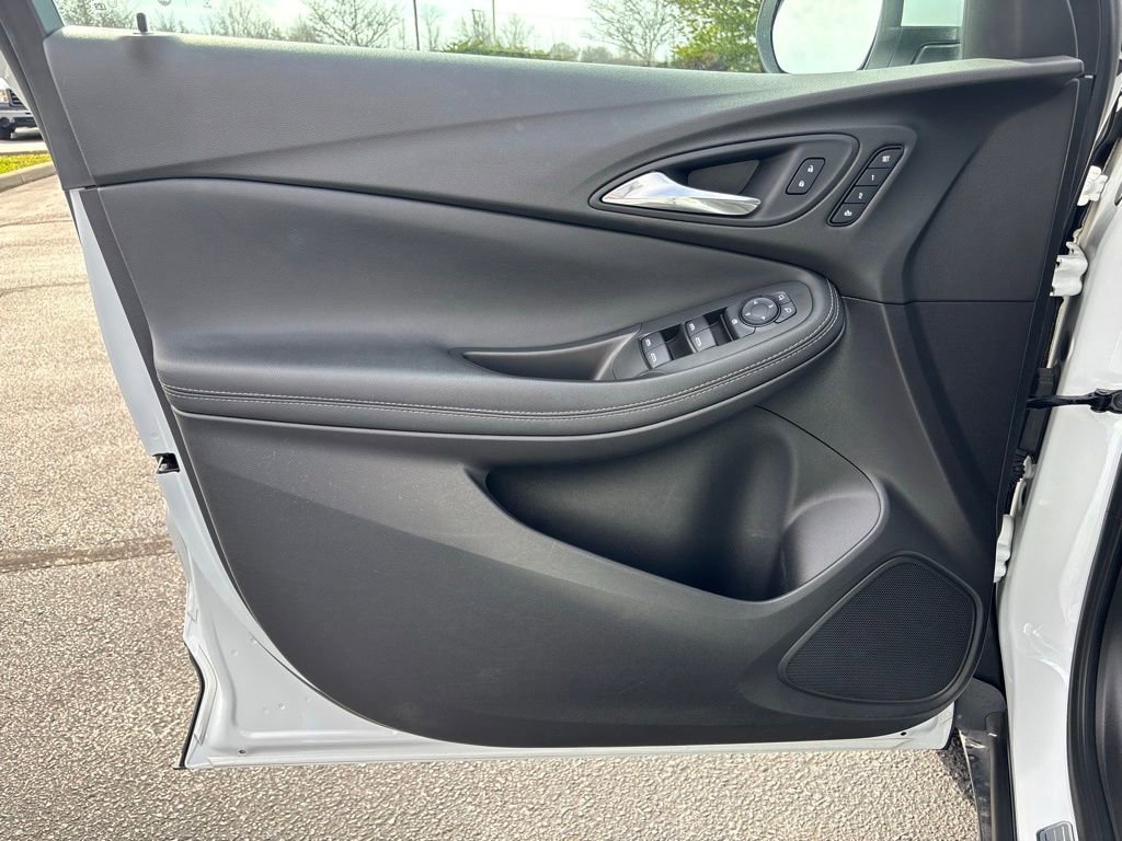 Used 2021 Buick Encore GX Essence w/ Experience Buick Package image 12