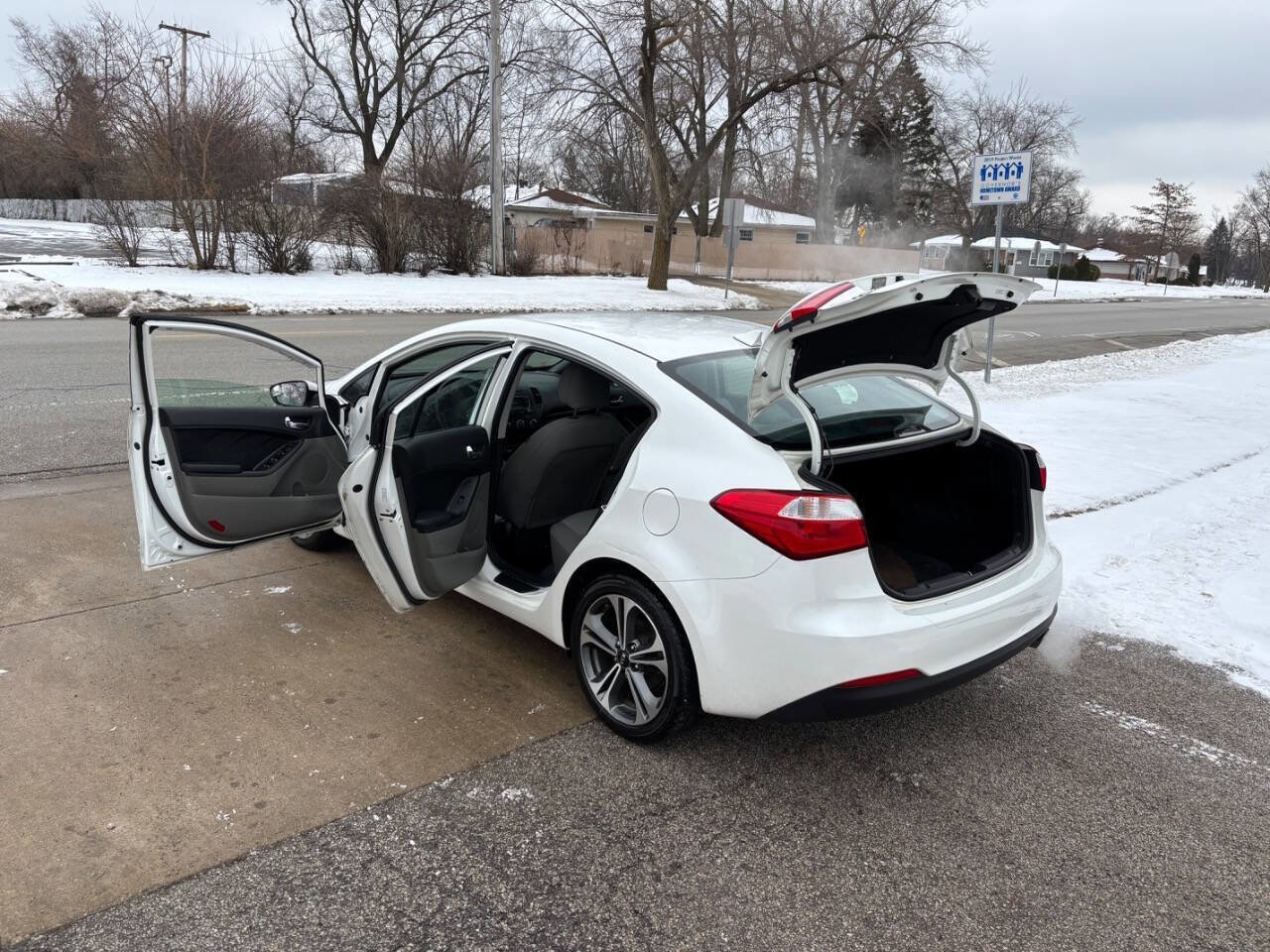 Used 2016 Kia Forte EX image 12