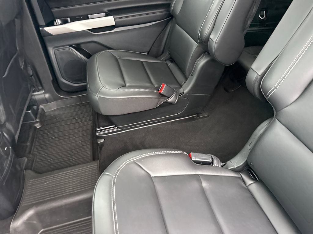 Used 2023 Ford Explorer XLT w/ Equipment Group 202A image 17