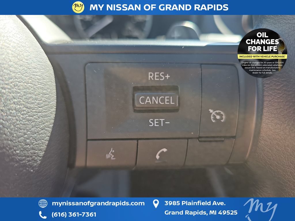 Used 2023 Nissan Rogue S AWD/4WD image 18
