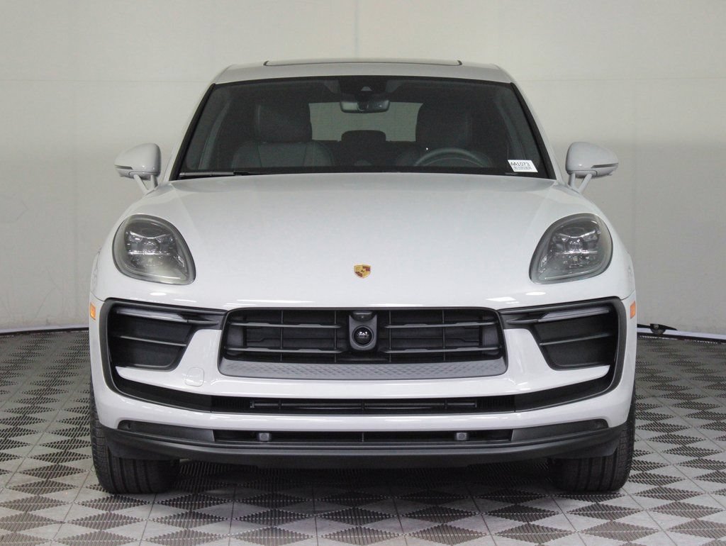 Certified 2026 Porsche Macan AWD/4WD image 10