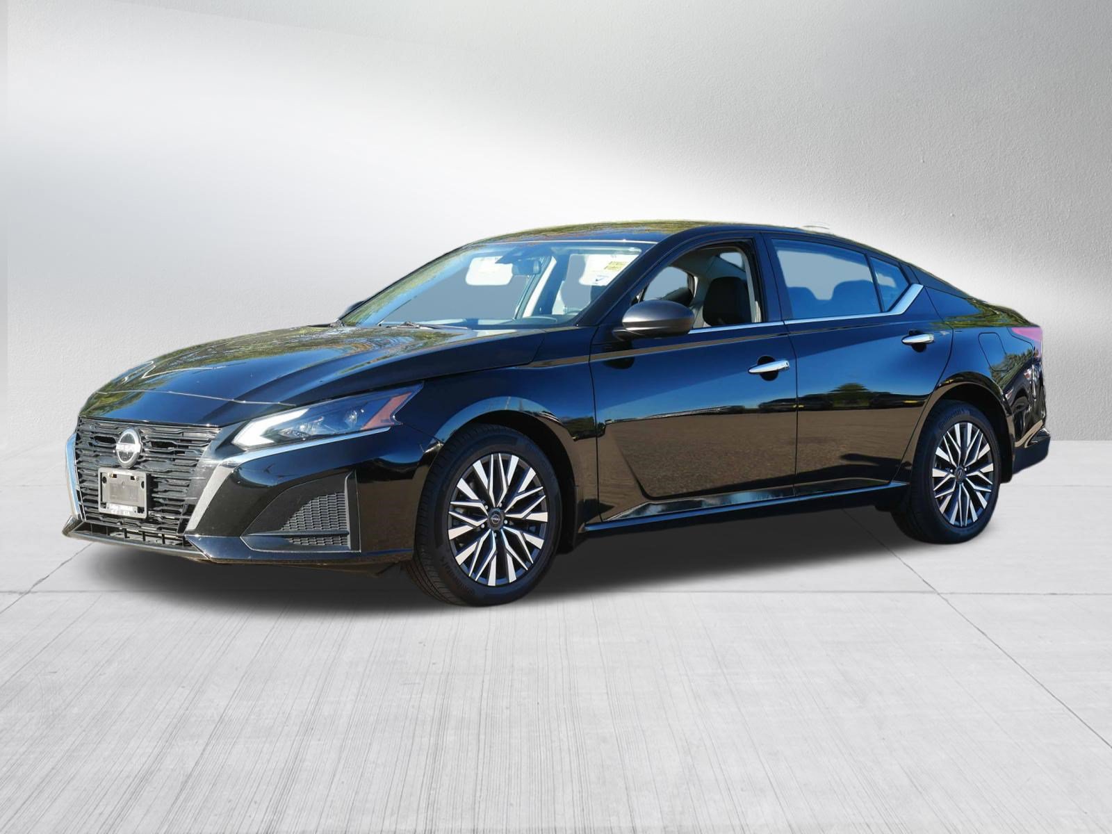 Certified 2024 Nissan Altima 2.5 SV AWD/4WD image 3