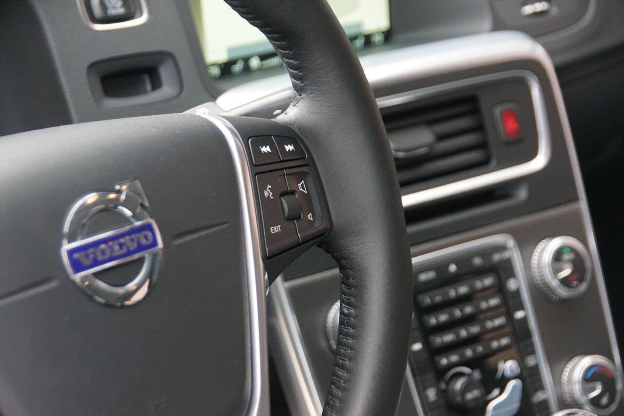 Used 2016 Volvo V60 T5 Premier w/ Convenience Package image 25