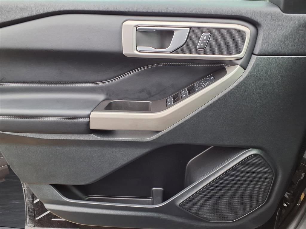 Used 2023 Ford Explorer XLT image 18