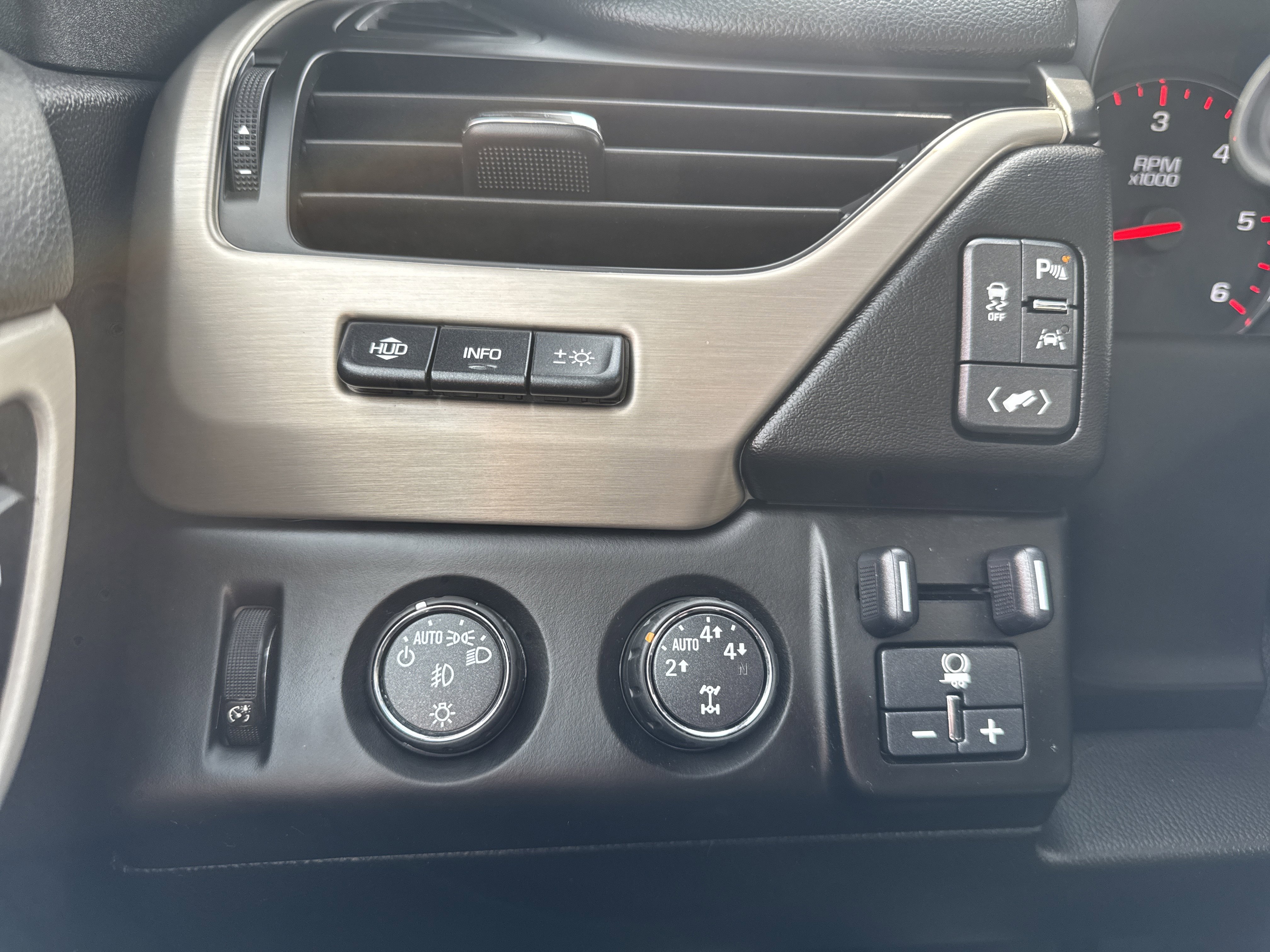 Used 2016 GMC Yukon XL Denali w/ Open Road Package AWD/4WD image 20