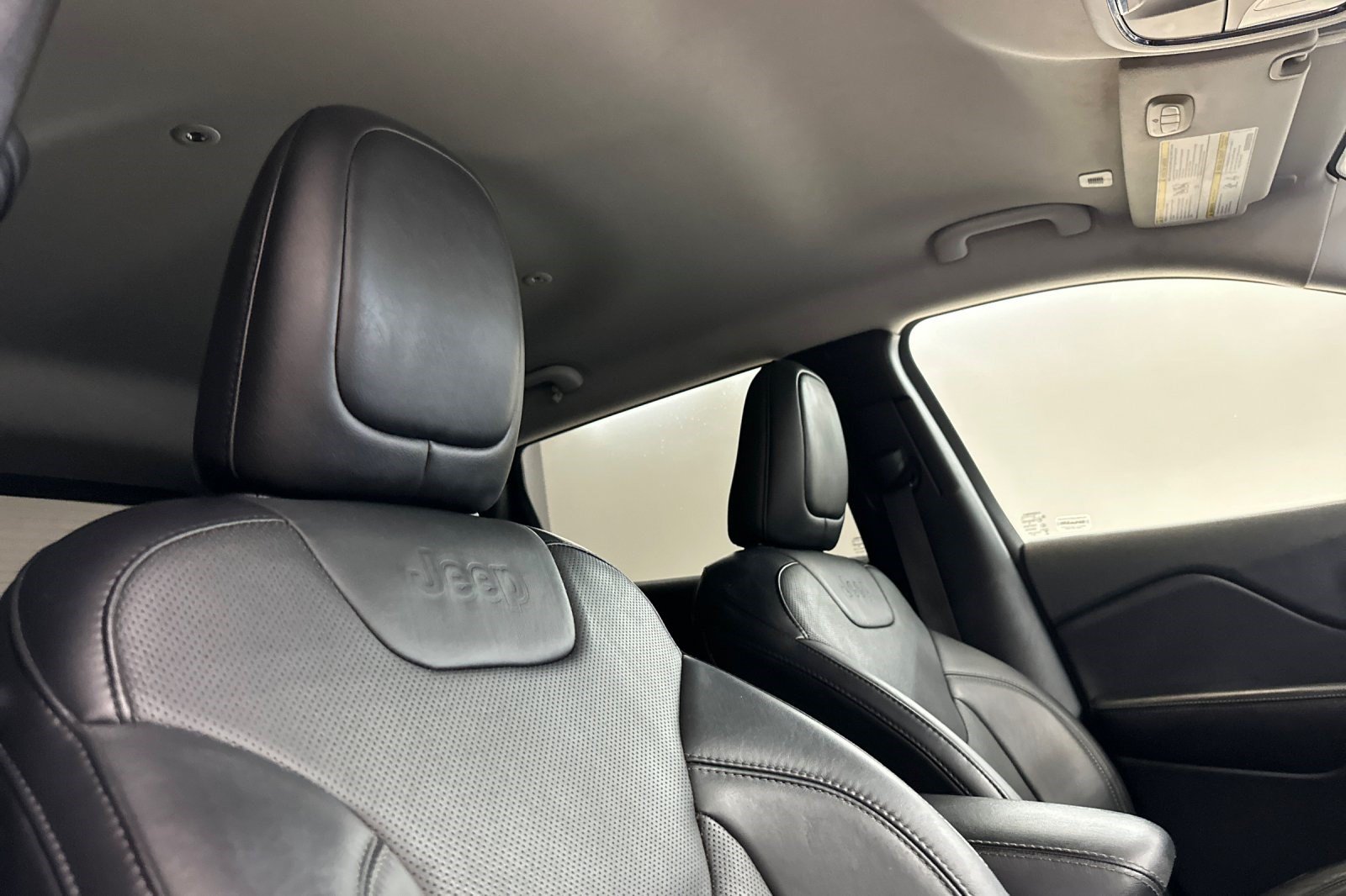 Used 2019 Jeep Cherokee Limited FWD image 25