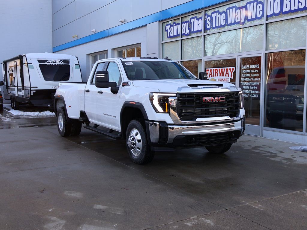 New 2026 GMC Sierra 3500 Pro AWD/4WD image 2
