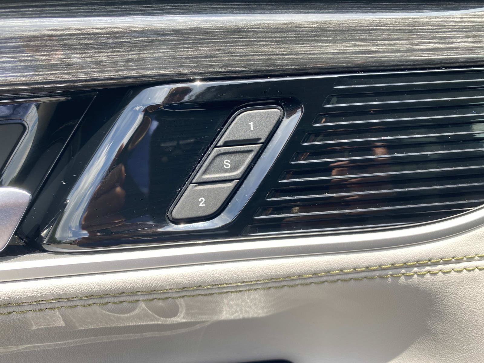 Used 2022 Jeep Wagoneer Series II AWD/4WD image 21