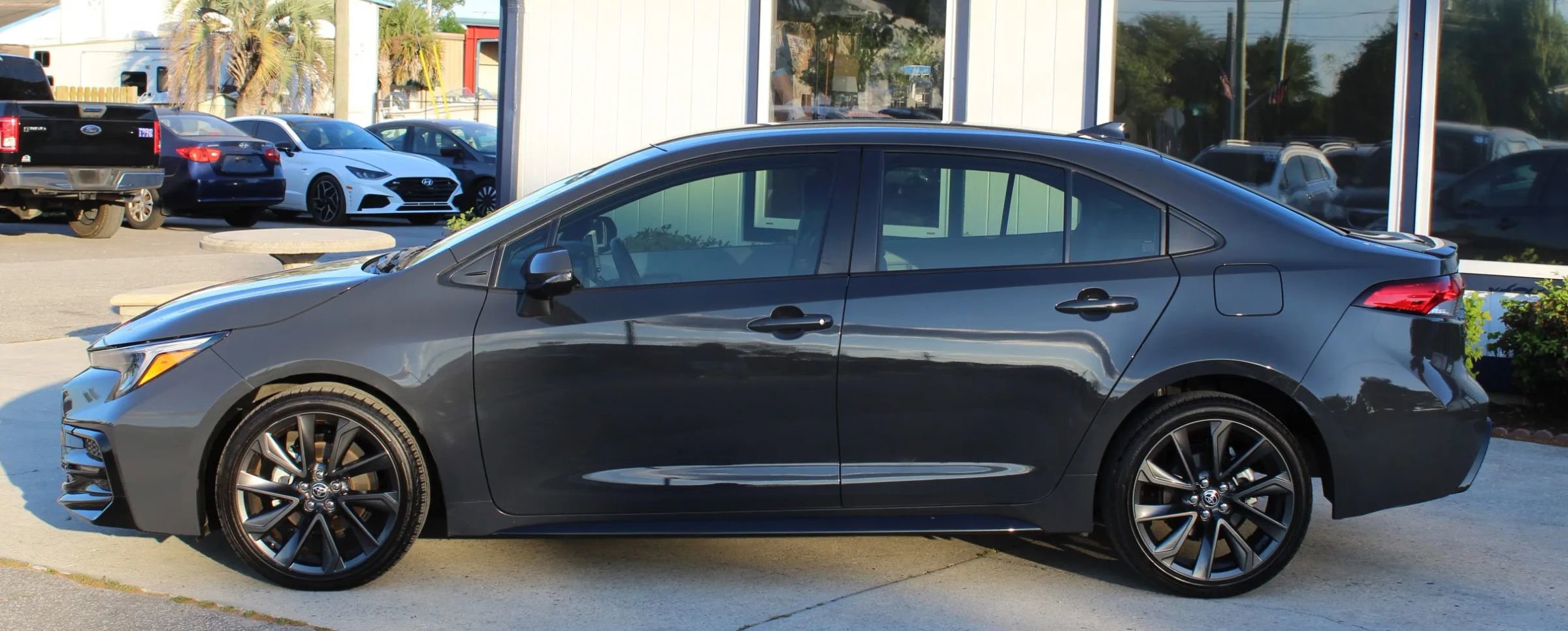 Used 2024 Toyota Corolla SE FWD image 2