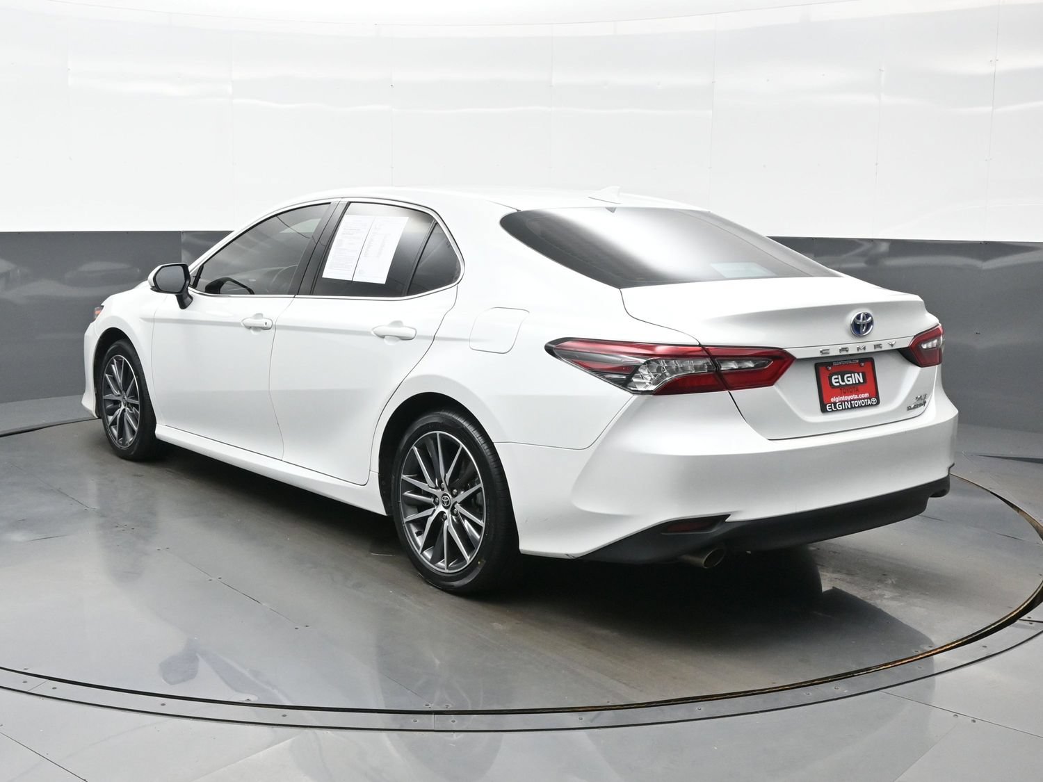 Used 2024 Toyota Camry XLE FWD image 4