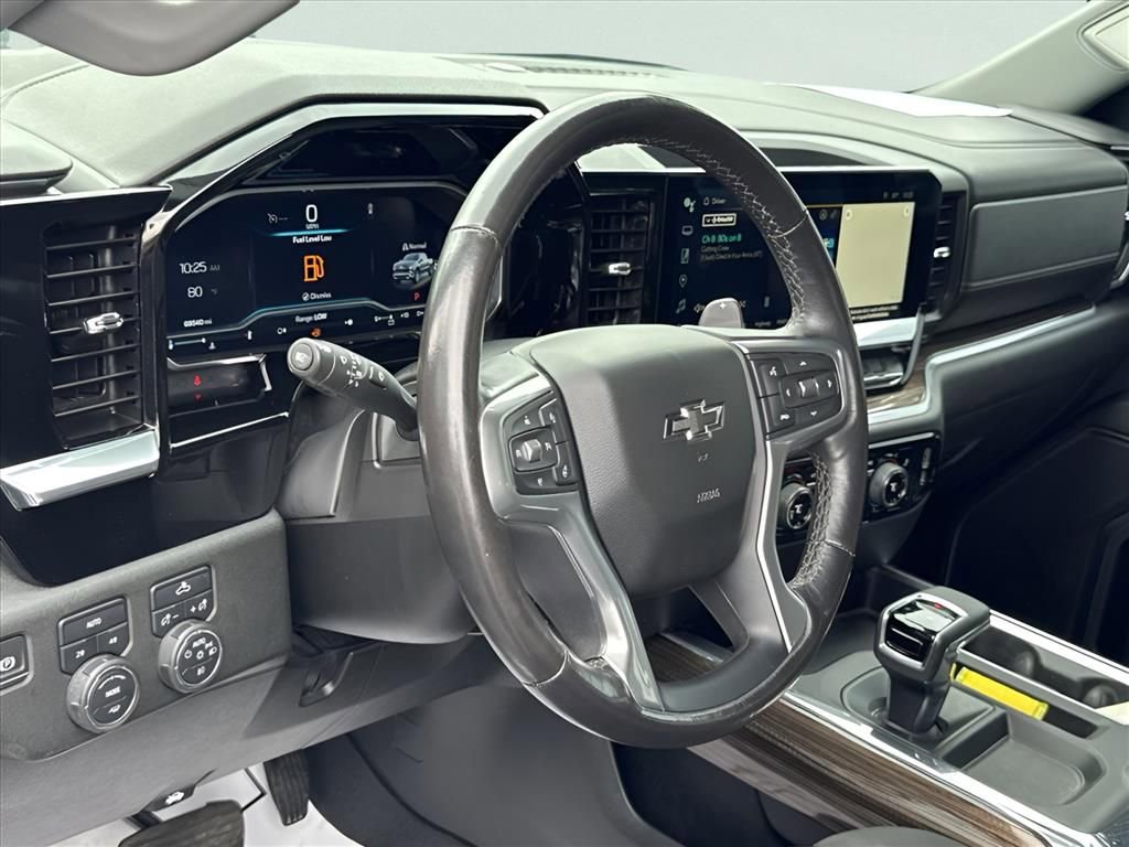 Used 2023 Chevrolet Silverado 1500 RST image 2