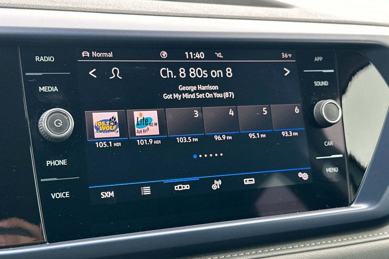 Used 2024 Volkswagen Taos SE image 19