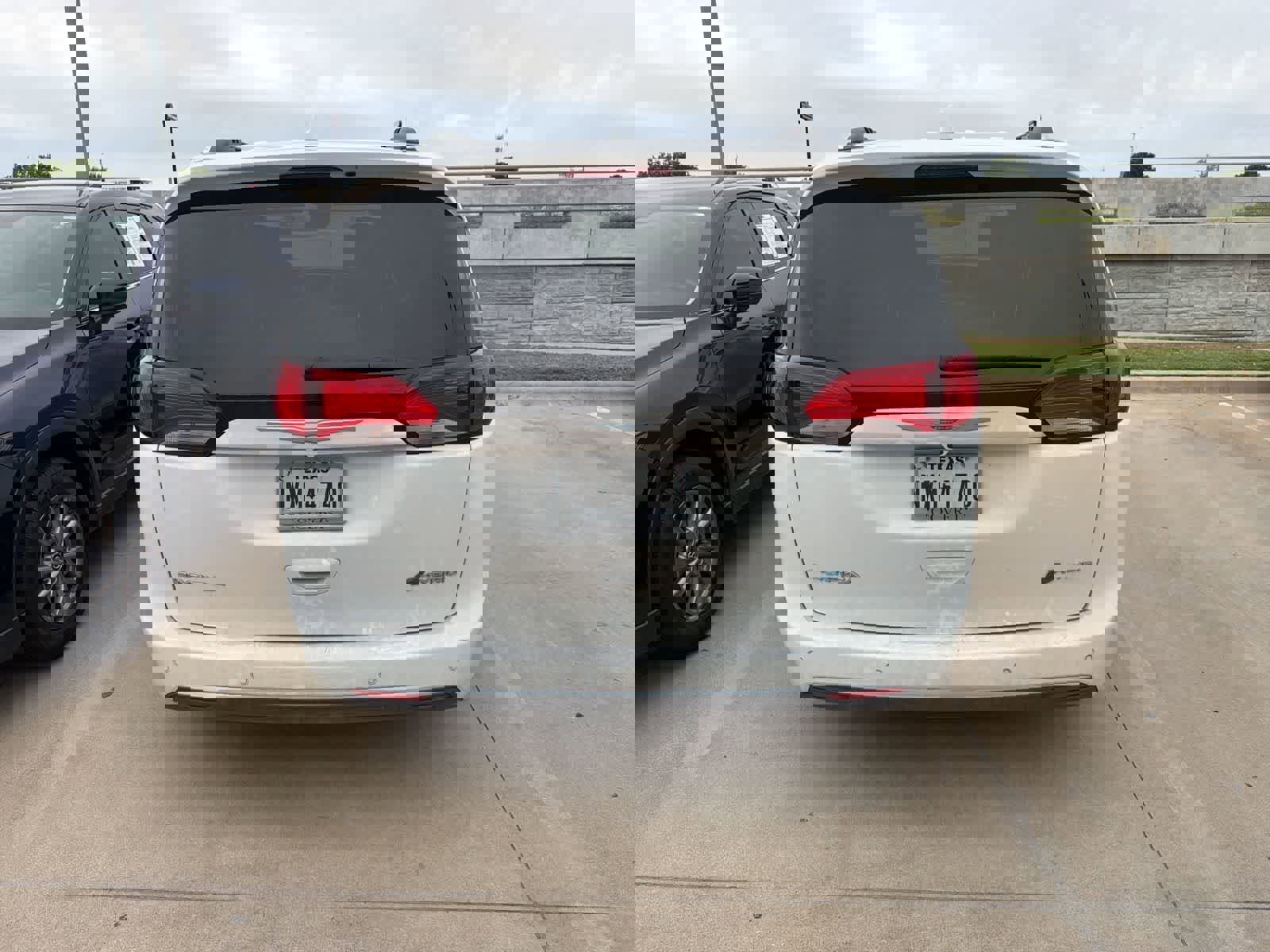 Used 2020 Chrysler Pacifica Limited w/ Advanced Safetytec Group image 5