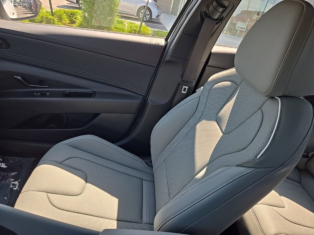 New 2025 Hyundai Elantra Limited image 22