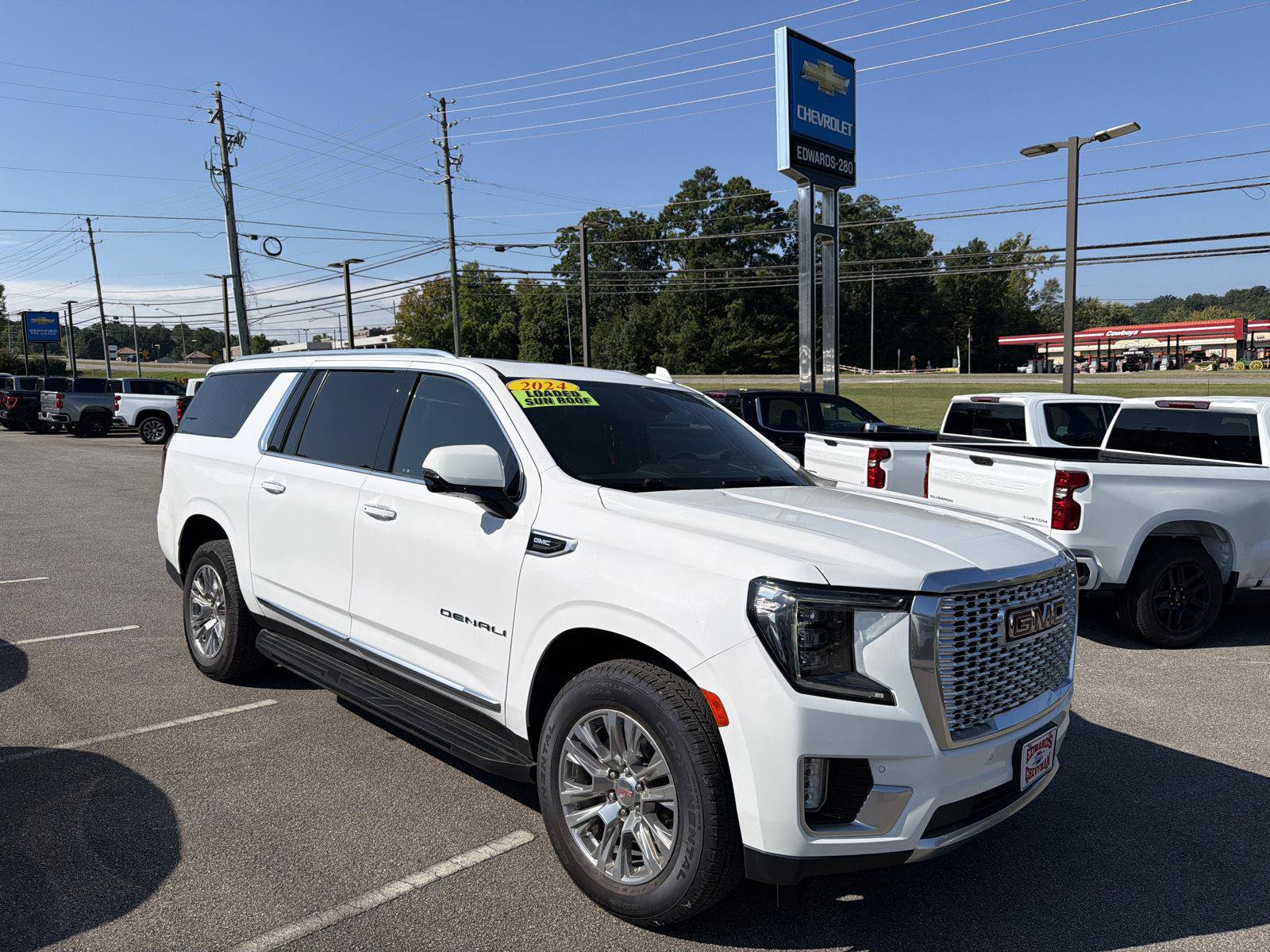 Used 2024 GMC Yukon XL Denali RWD image 5