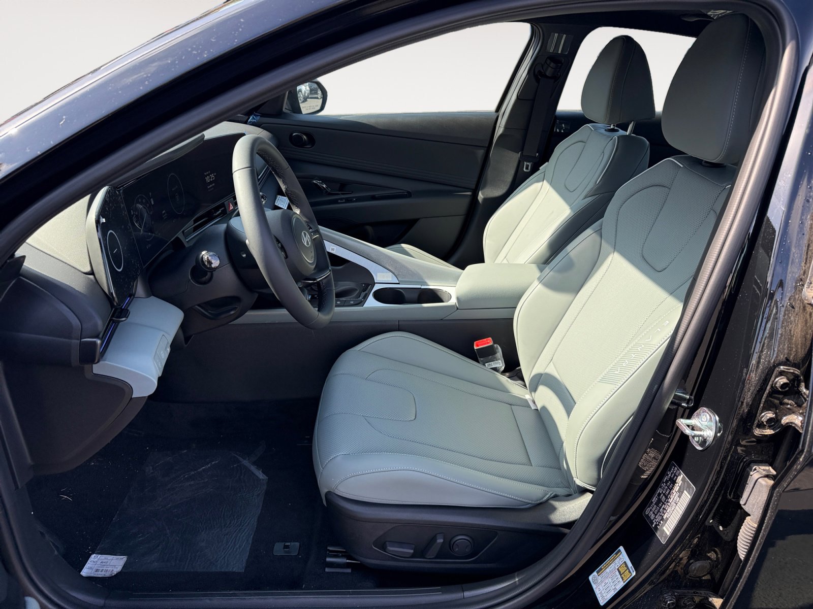 New 2025 Hyundai Elantra Limited image 10