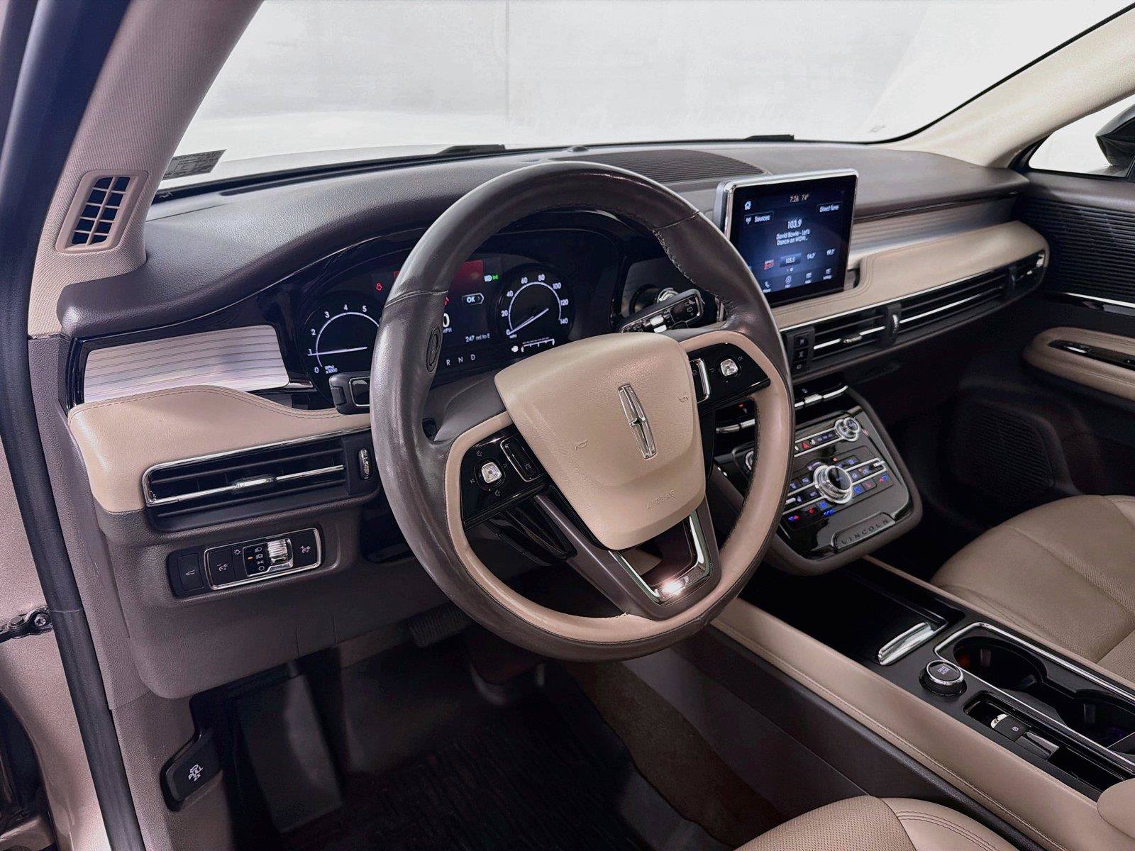 Used 2021 Lincoln Corsair AWD w/ Premium Package image 16