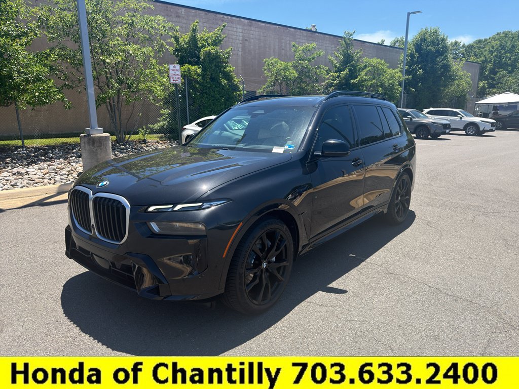 Used 2023 BMW X7 xDrive40i w/ M Sport Package AWD/4WD image 3