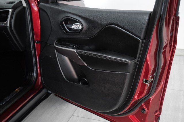 Used 2019 Jeep Cherokee Limited image 37