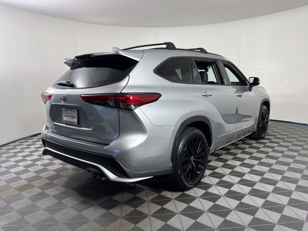 Used 2023 Toyota Highlander XSE FWD image 18