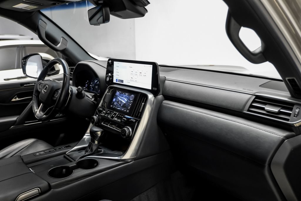 Used 2022 Lexus LX 600 4WD w/ Luxury Package image 20