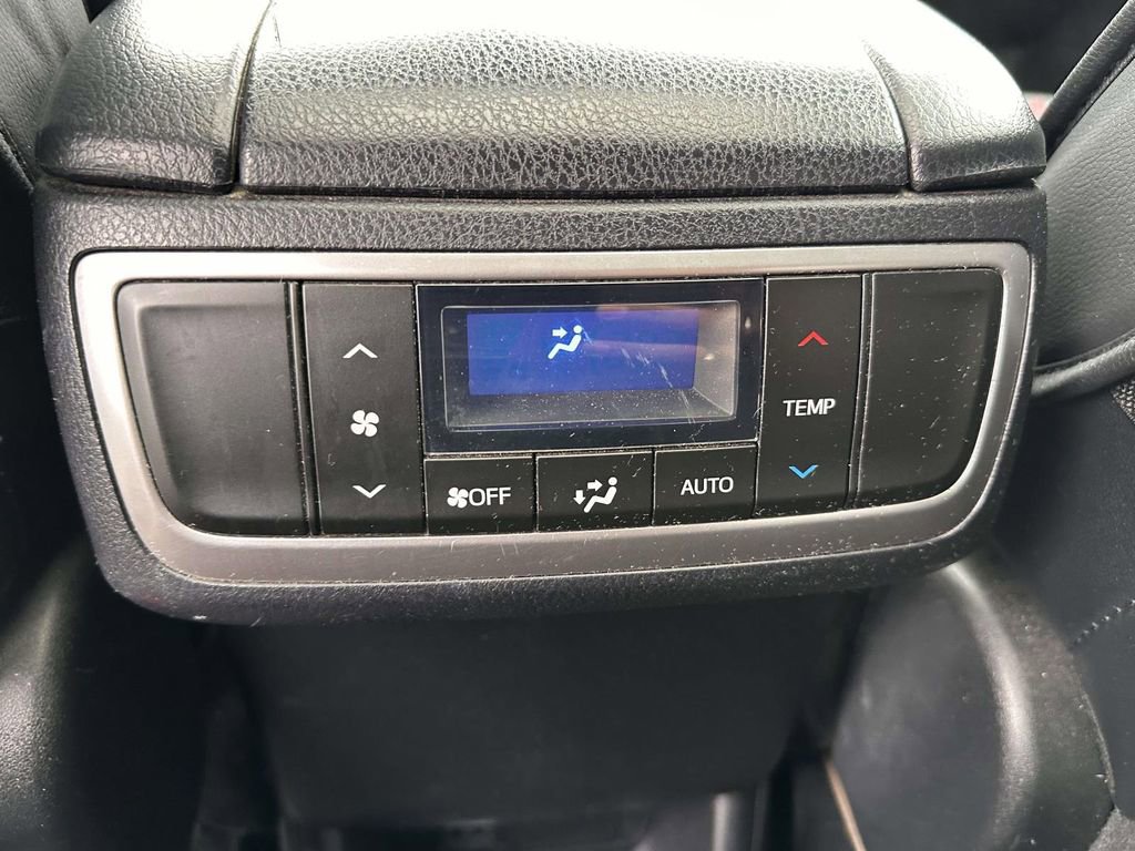 Used 2018 Toyota Highlander SE AWD/4WD image 16