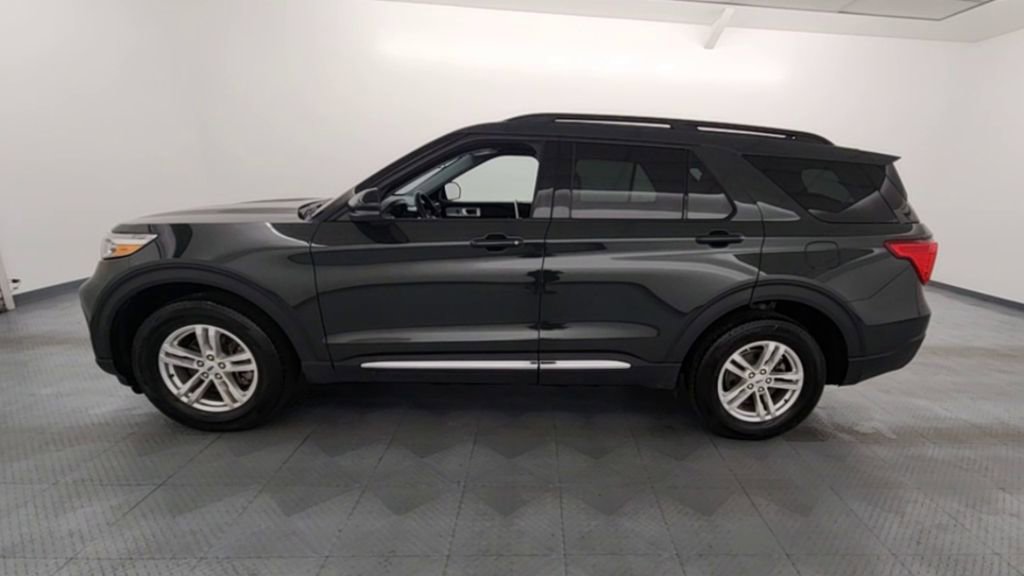Used 2023 Ford Explorer XLT w/ Equipment Group 202A image 4