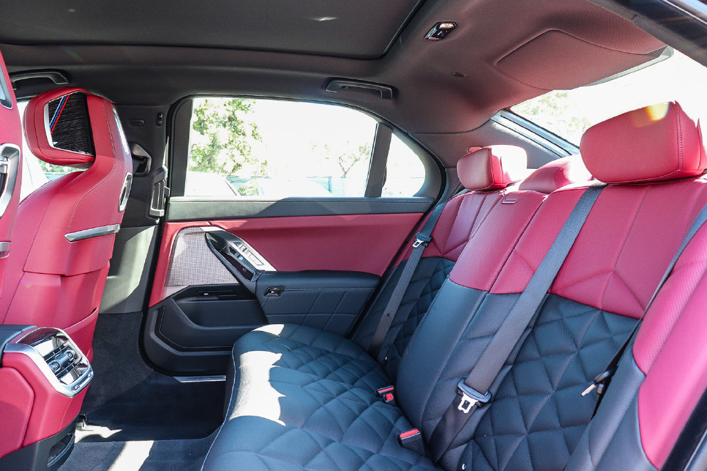 Certified 2026 BMW 740i RWD image 18