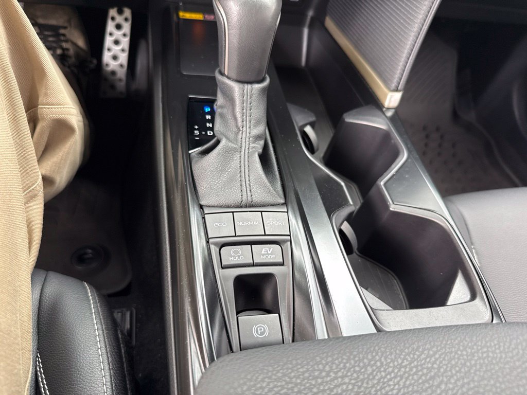 Used 2025 Toyota Camry SE FWD image 35