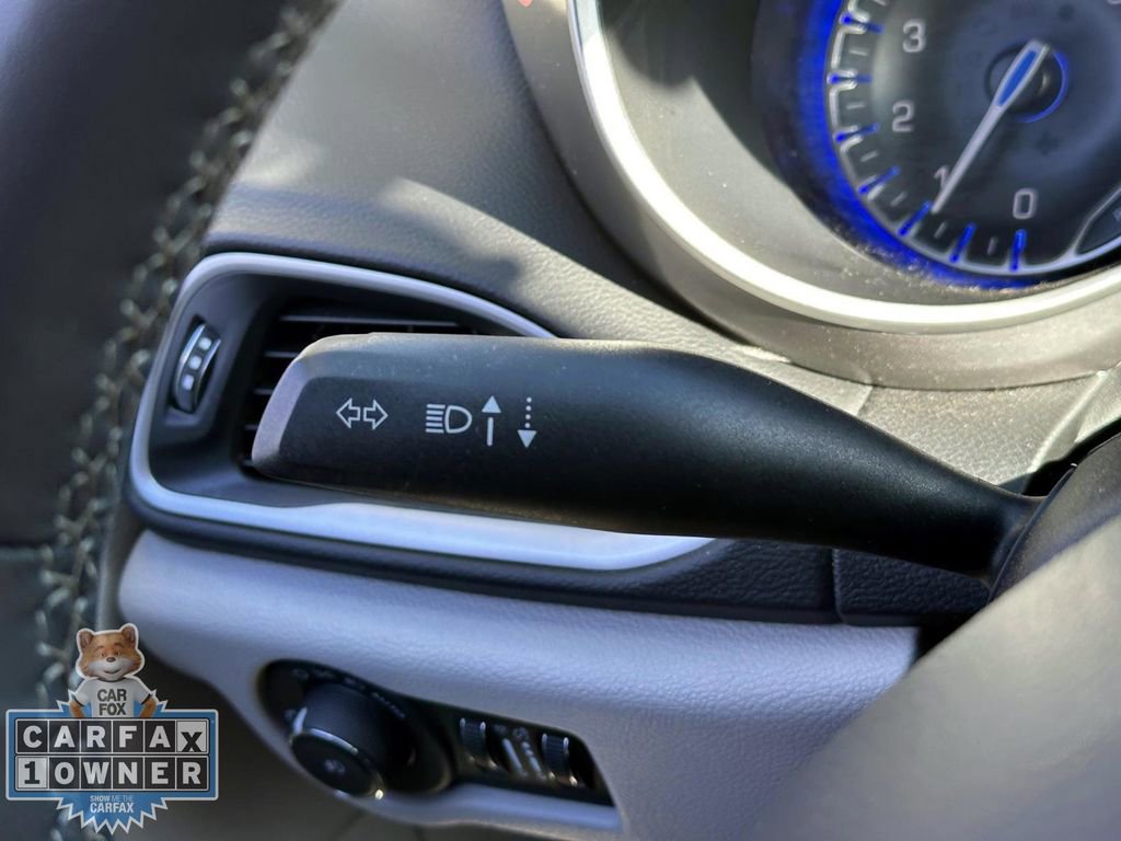 Used 2023 Chrysler Pacifica Touring-L image 27