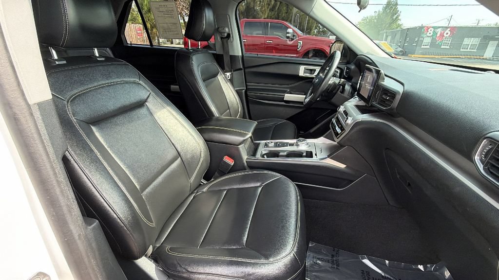 Used 2021 Ford Explorer XLT w/ Equipment Group 202A AWD/4WD image 30