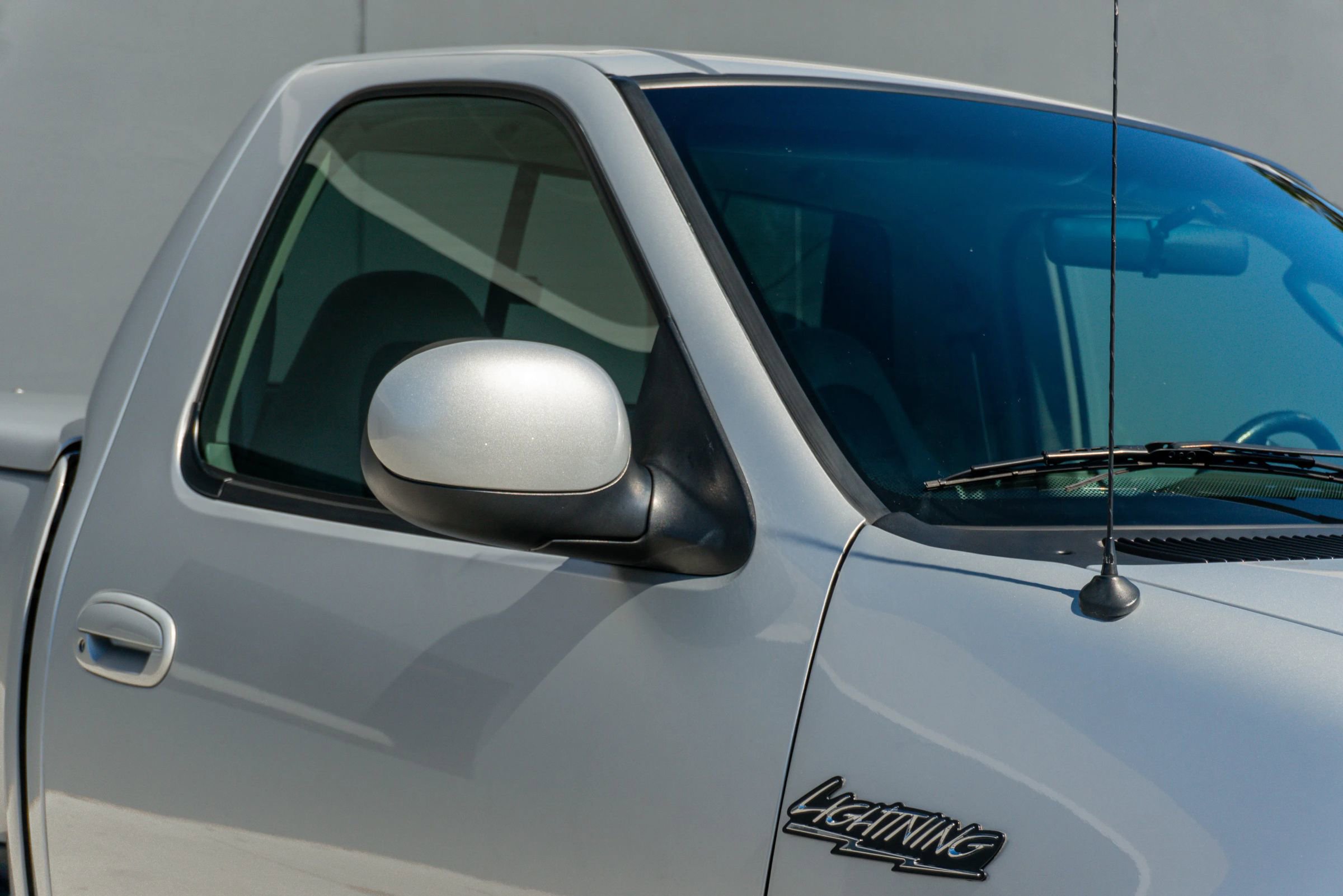 Used 2004 Ford F150 Lightning RWD image 30