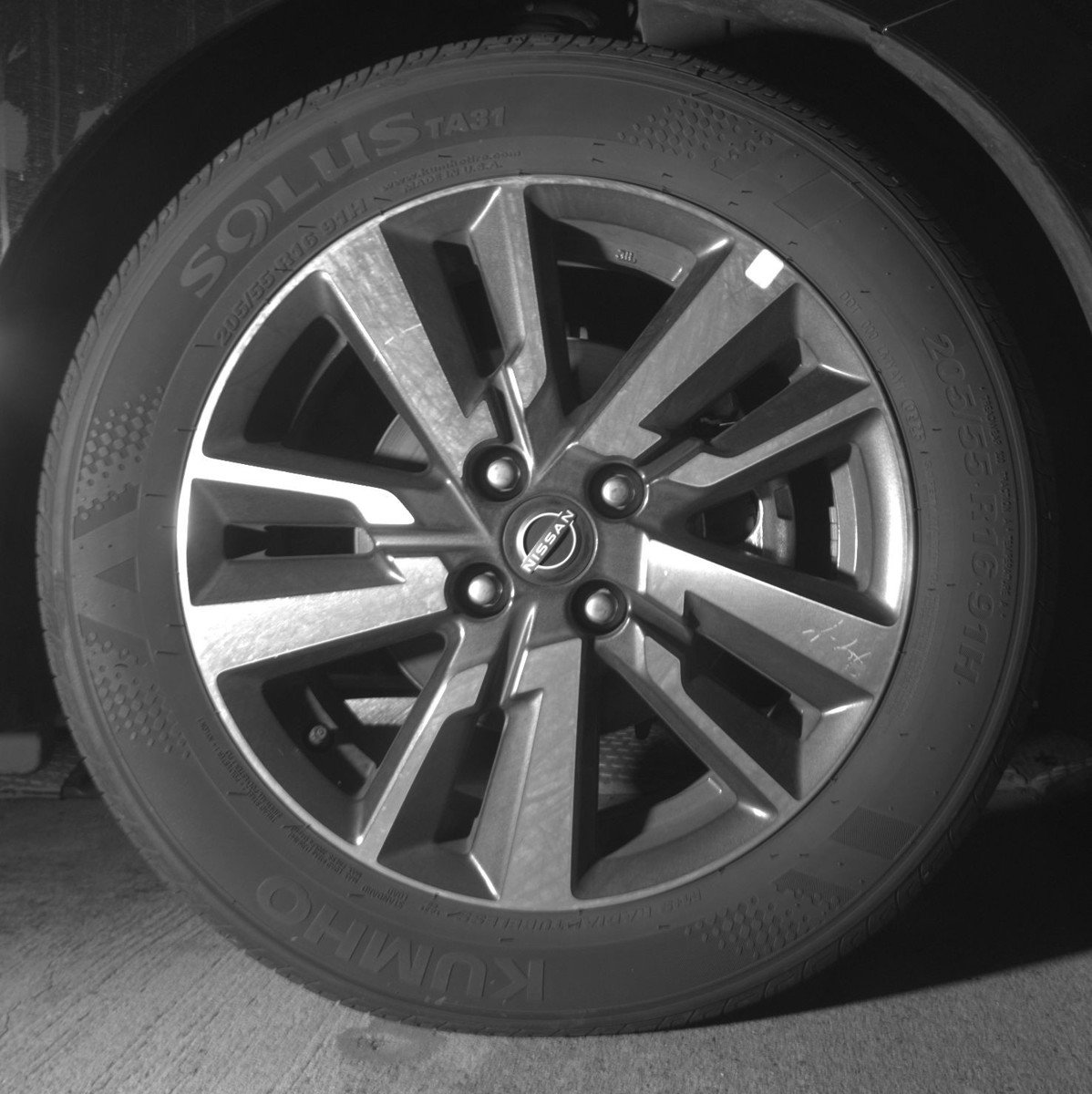 Used 2025 Nissan Versa SV image 13