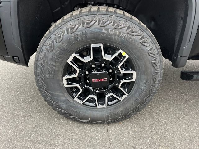 New 2026 GMC Sierra 2500 AT4X w/ LPO, Black Badging Package image 21