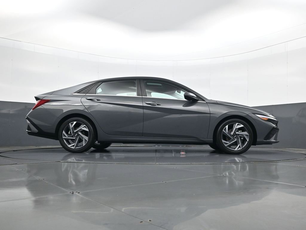 Certified 2025 Hyundai Elantra Limited w/ Cargo Package FWD image 24