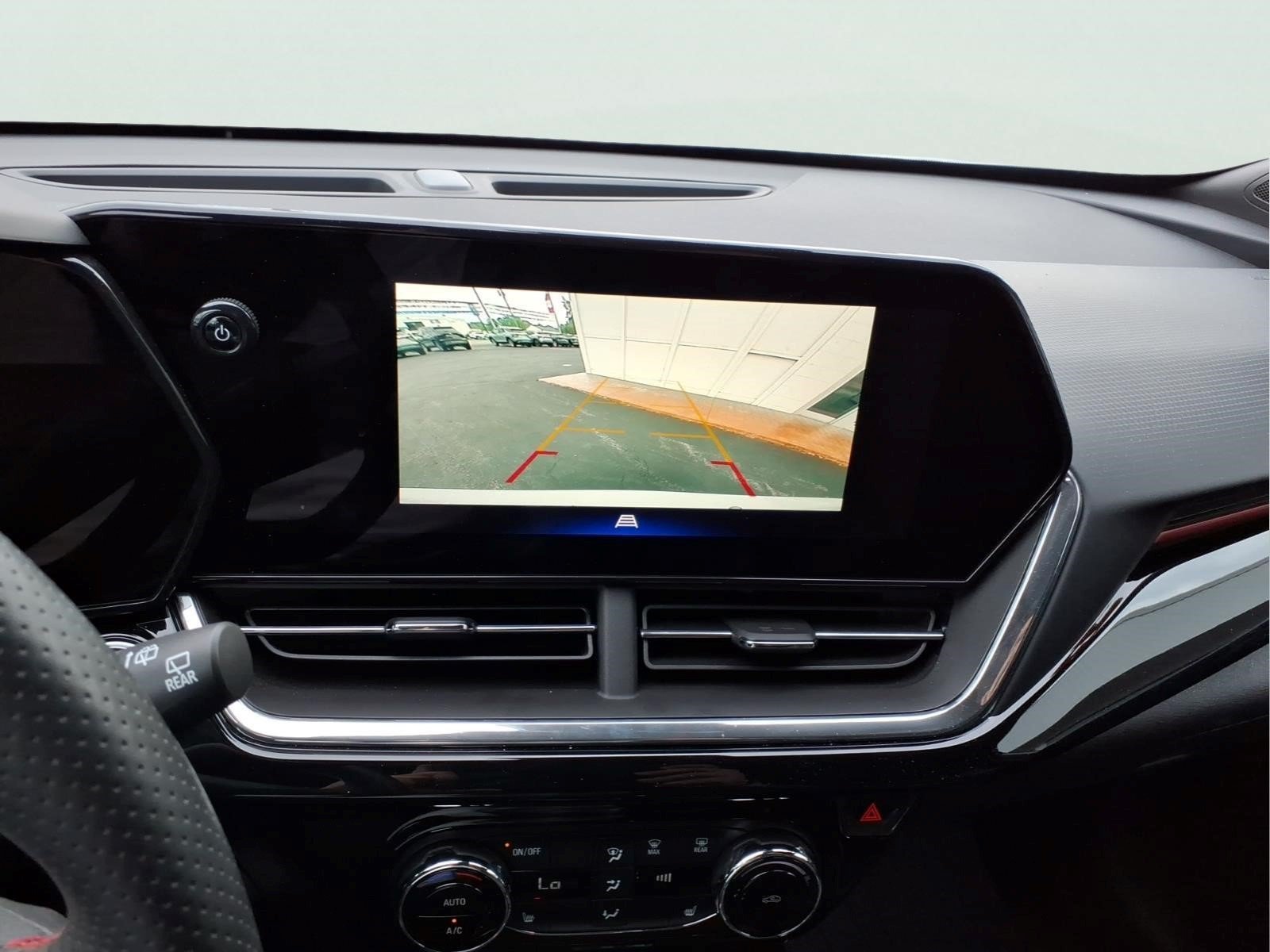 Used 2025 Chevrolet Trax RS w/ Sunroof Package FWD image 15