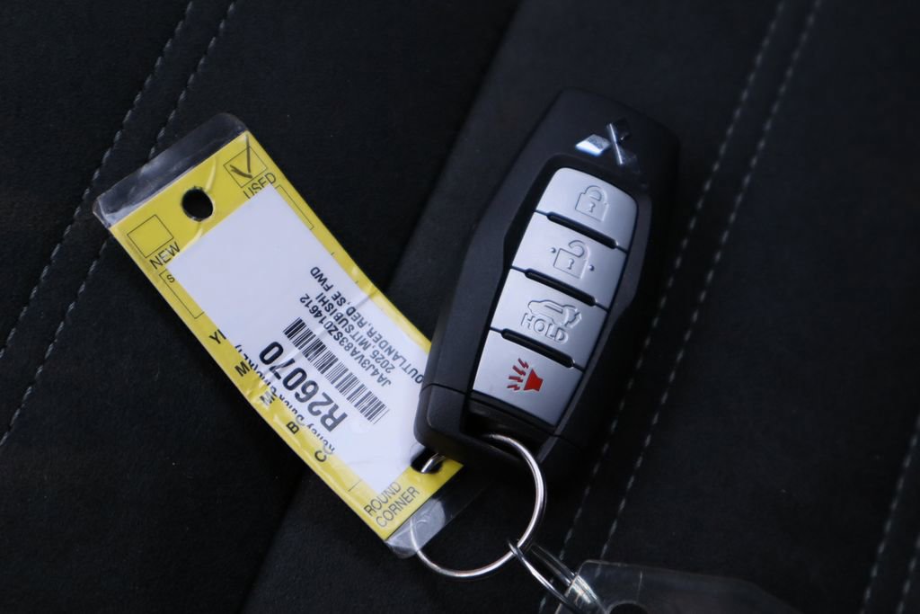 Used 2025 Mitsubishi Outlander SE FWD image 33