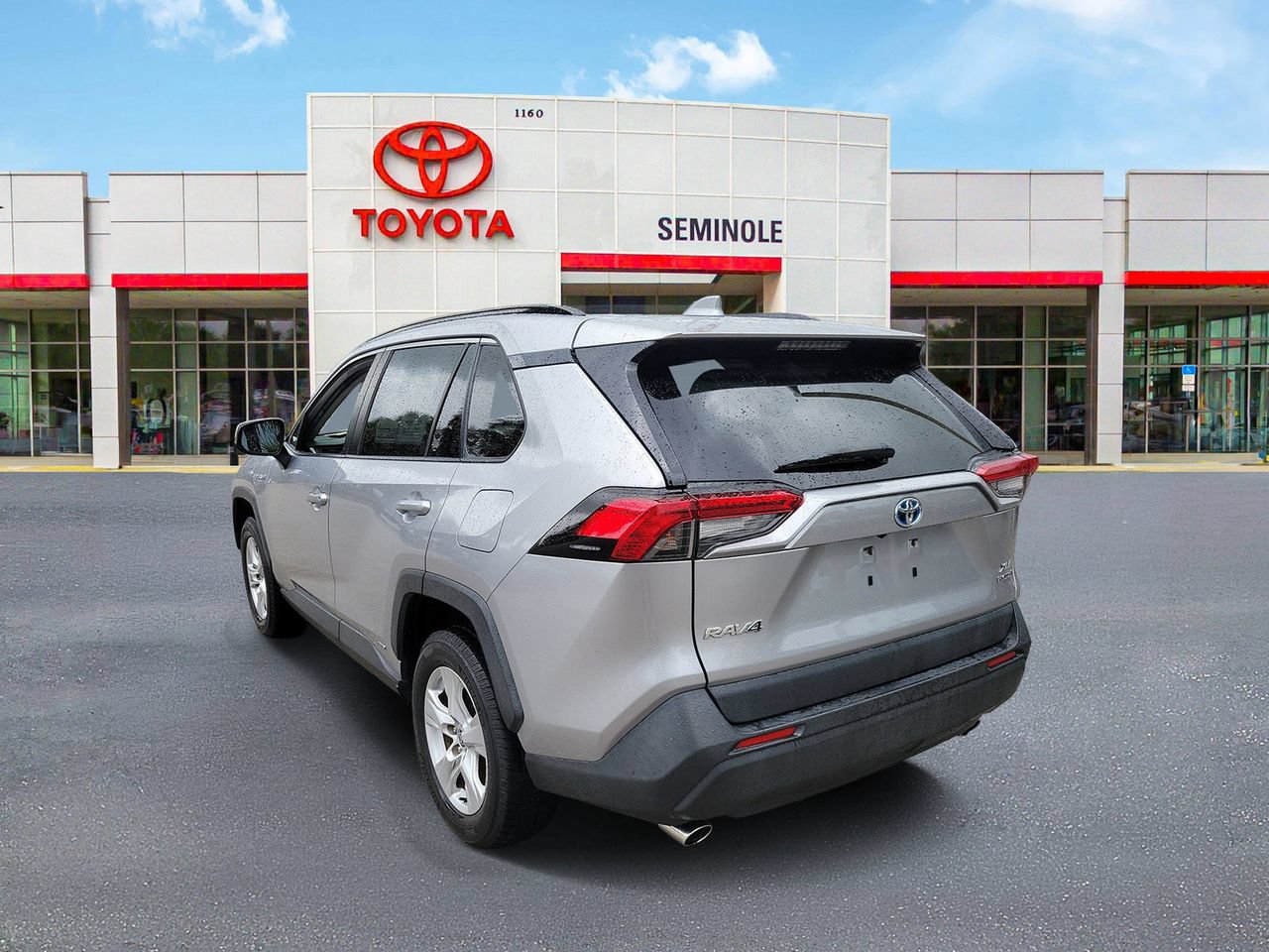 Used 2020 Toyota RAV4 XLE w/ Convenience Package AWD/4WD image 4