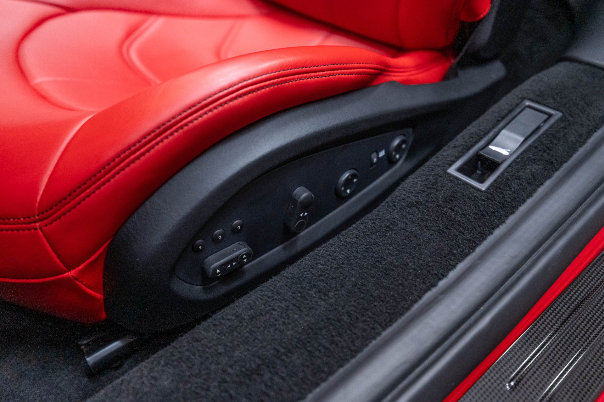 Used 2018 Ferrari 488 Spider RWD image 10