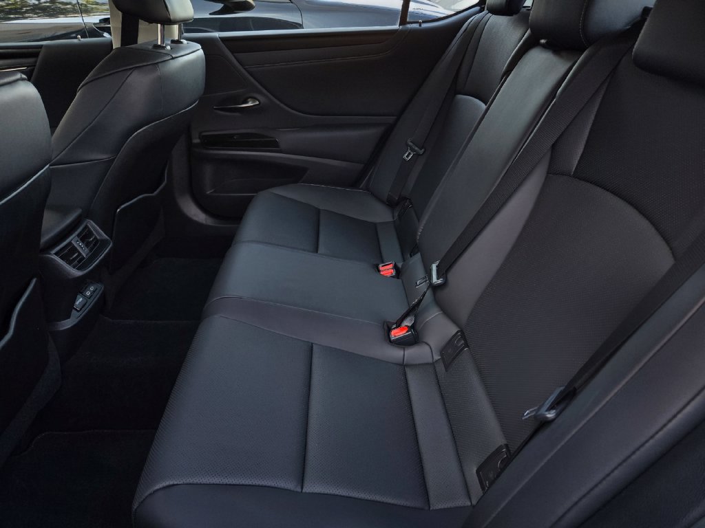 Used 2023 Lexus ES 350 w/ Premium Package FWD image 12