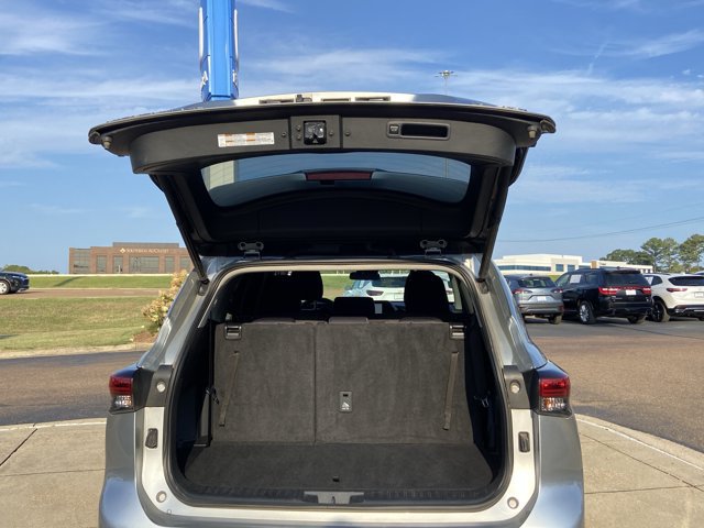 Used 2023 Toyota Highlander LE AWD/4WD image 26