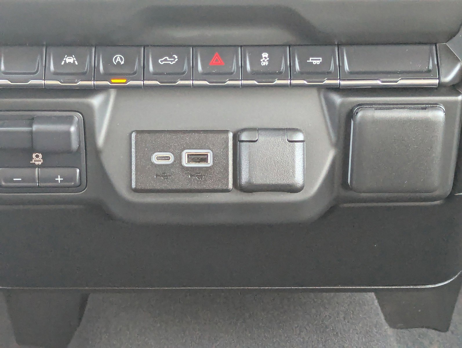 Certified 2024 Chevrolet Silverado 1500 Custom w/ LPO, Dark Essentials Package image 20