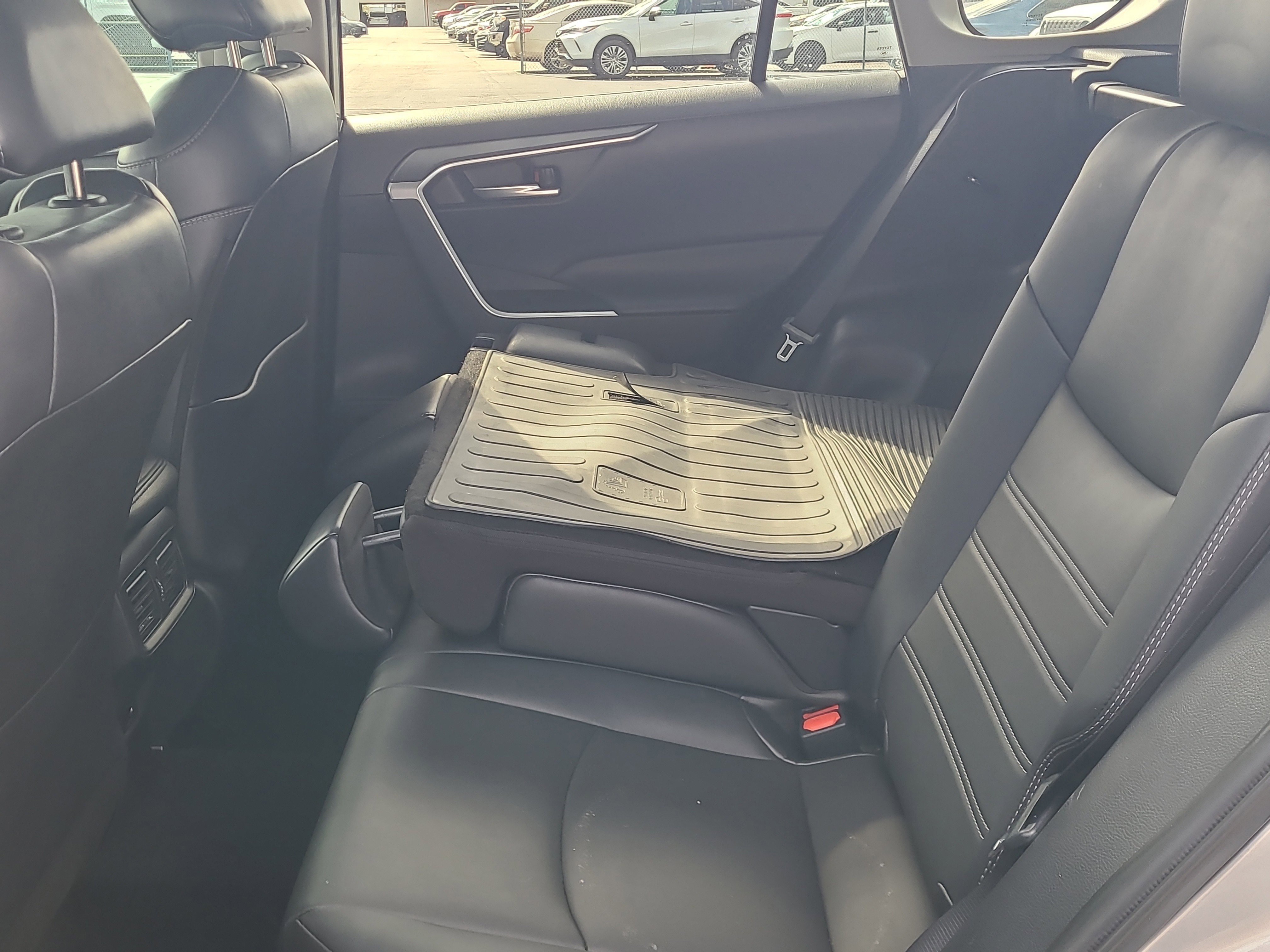 Used 2021 Toyota RAV4 XLE Premium image 13